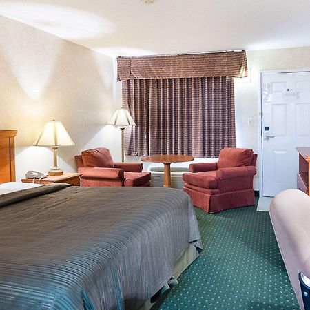 Quality Inn Petersburg Near Fort Gregg-Adams Buitenkant foto