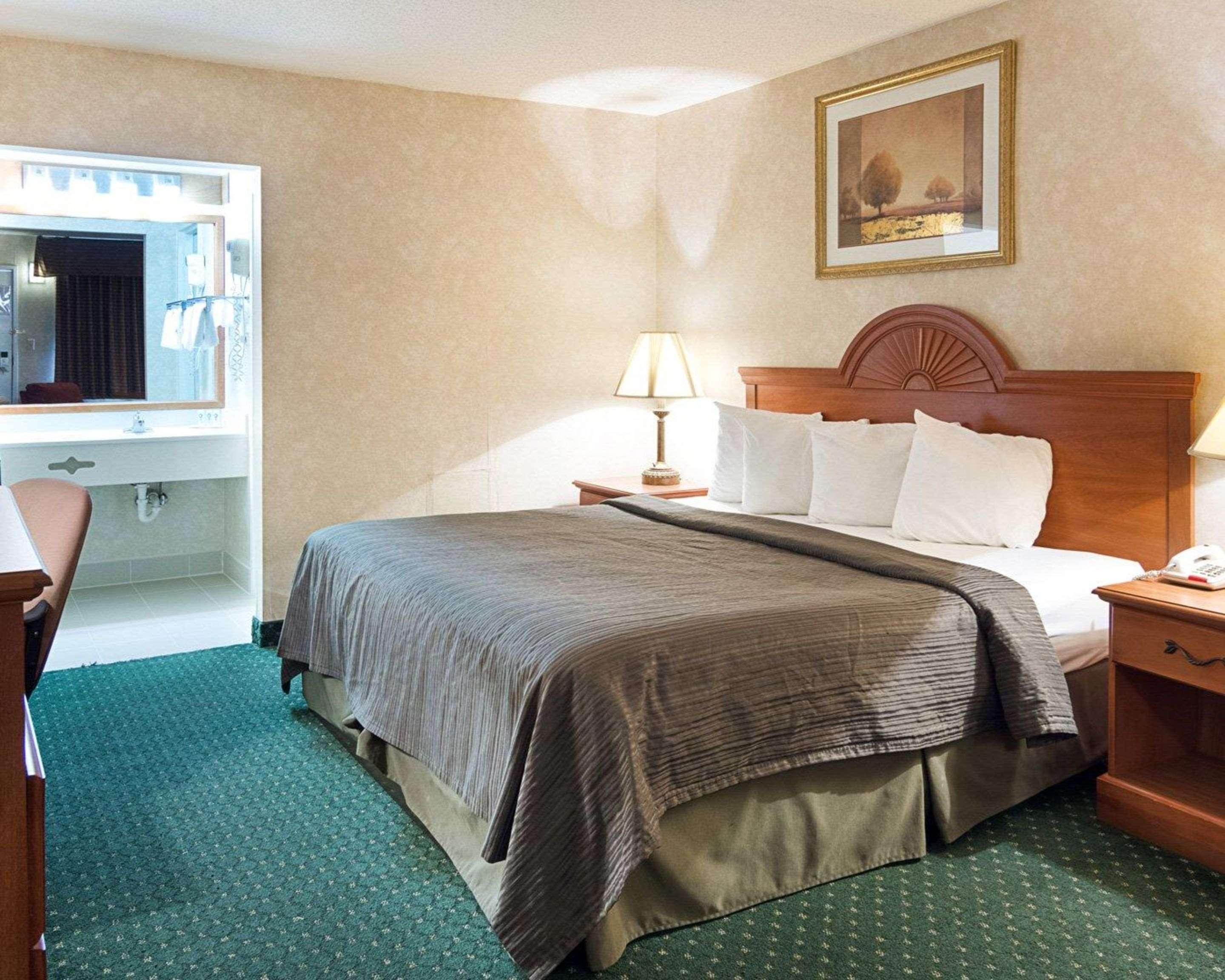 Quality Inn Petersburg Near Fort Gregg-Adams Buitenkant foto