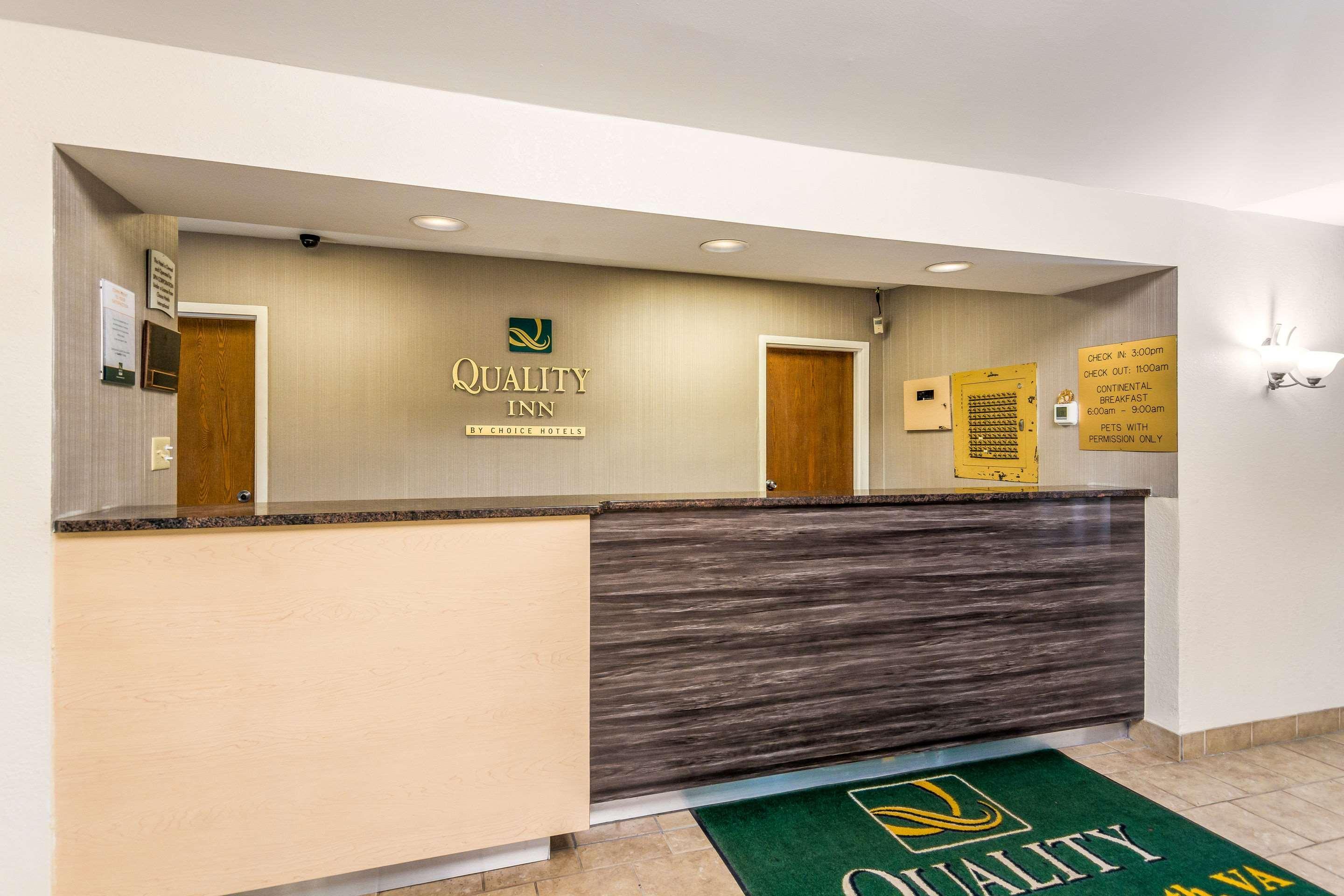 Quality Inn Petersburg Near Fort Gregg-Adams Buitenkant foto
