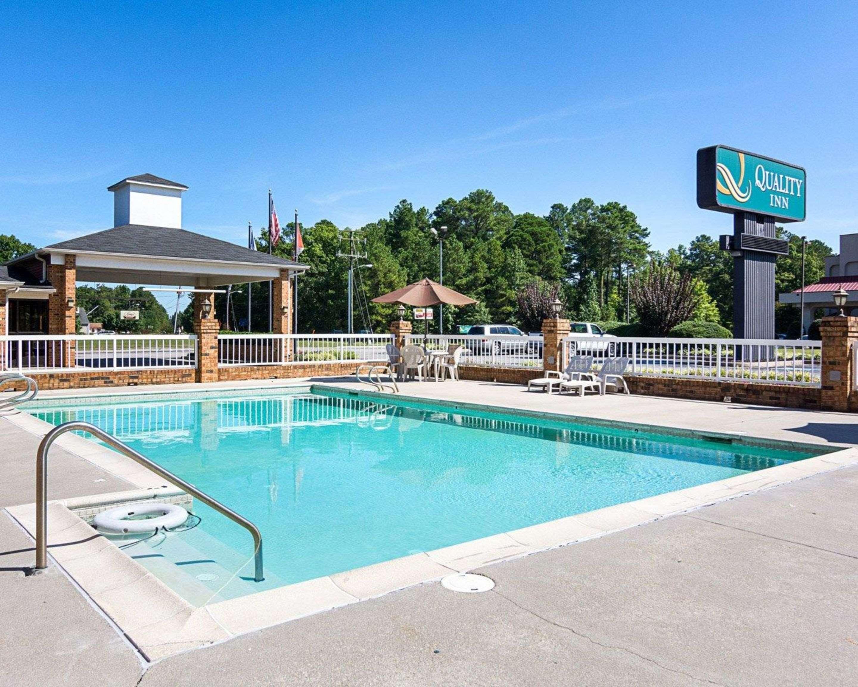 Quality Inn Petersburg Near Fort Gregg-Adams Buitenkant foto