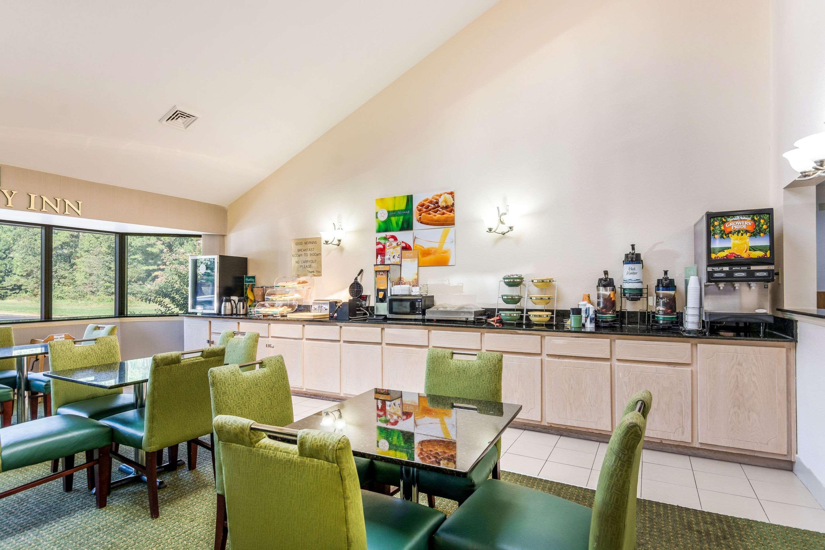 Quality Inn Petersburg Near Fort Gregg-Adams Buitenkant foto