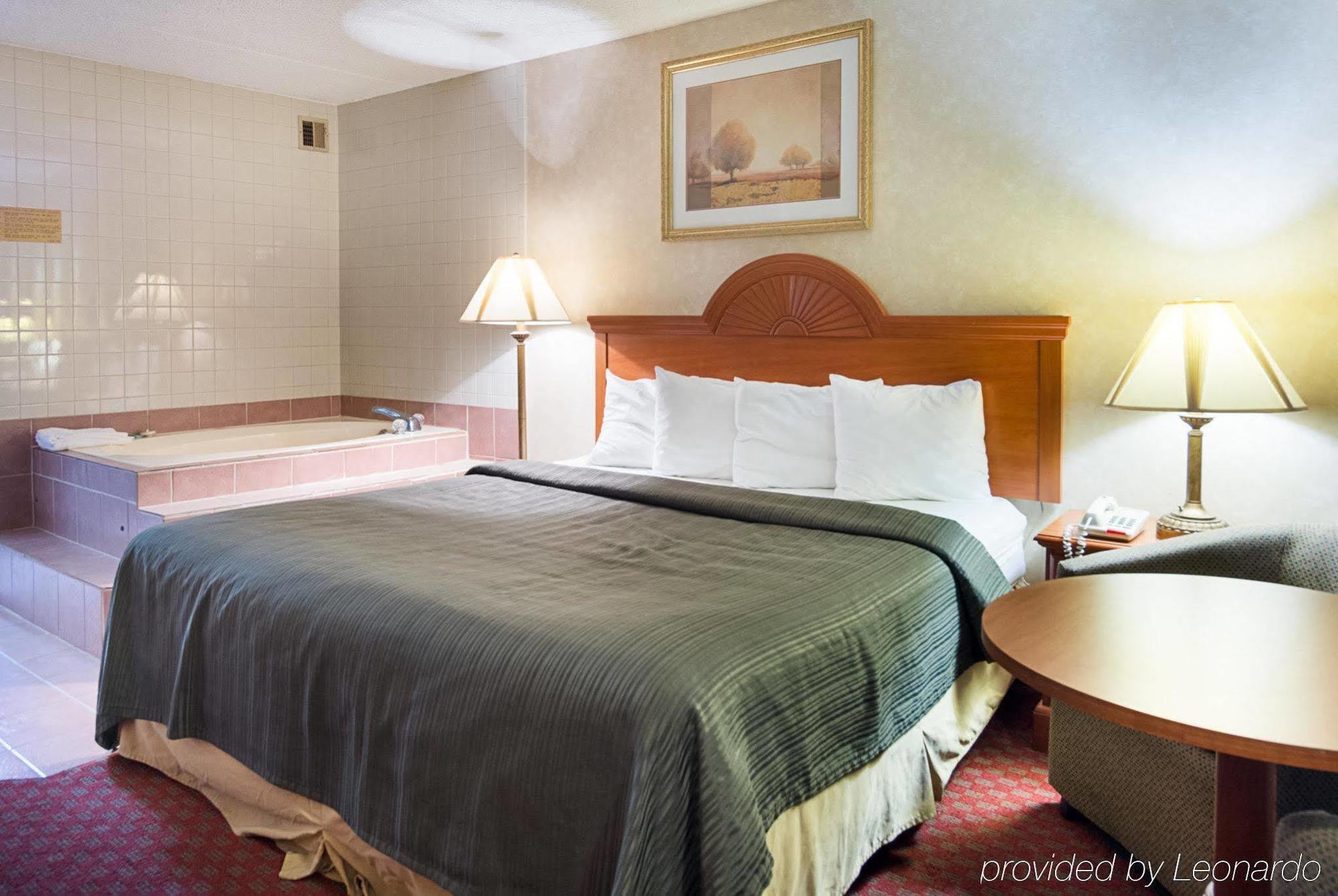 Quality Inn Petersburg Near Fort Gregg-Adams Buitenkant foto