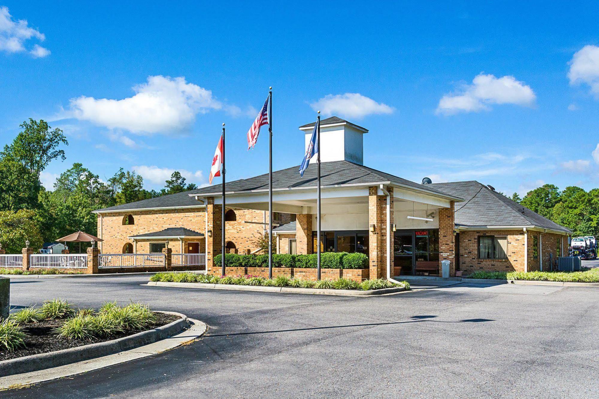 Quality Inn Petersburg Near Fort Gregg-Adams Buitenkant foto