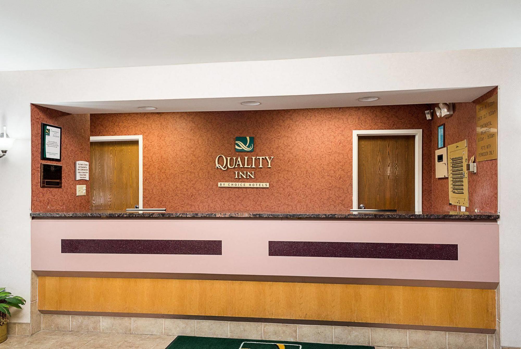Quality Inn Petersburg Near Fort Gregg-Adams Buitenkant foto