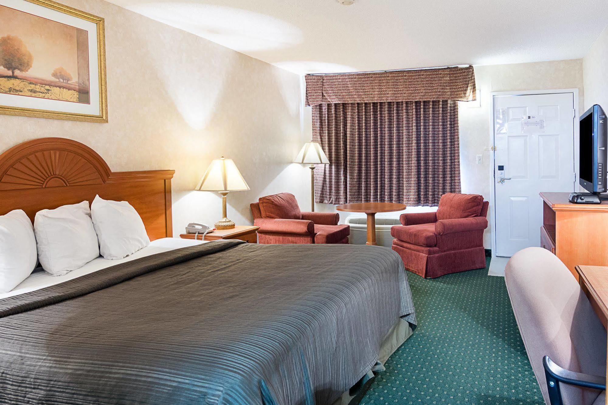 Quality Inn Petersburg Near Fort Gregg-Adams Buitenkant foto